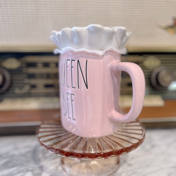 ✨NEW🌸Rae Dunn Queen Bee Mug with Daisy Flower Topper🍃🐝 - Picture 13 of 15